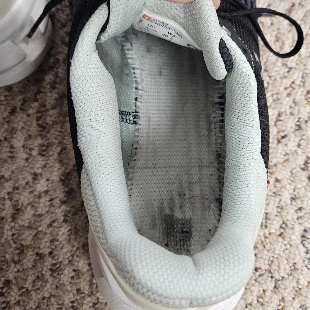 On Clouds missing insoles